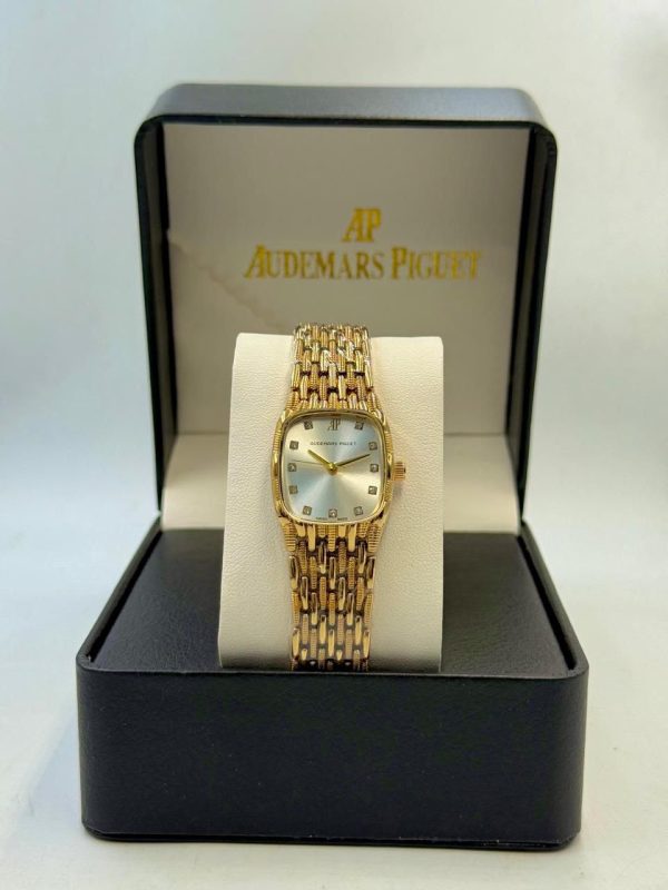 Women Watch 013