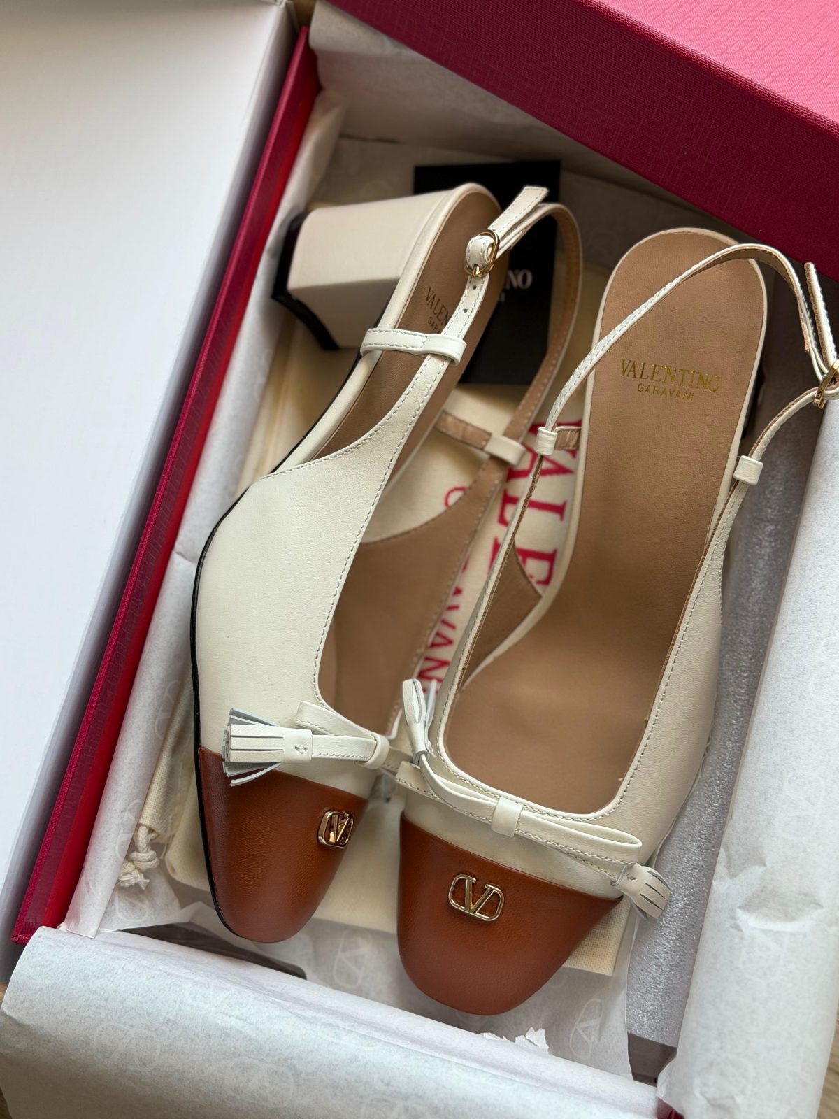 Bow Cap-Toe Block Heels - Cream / Tan